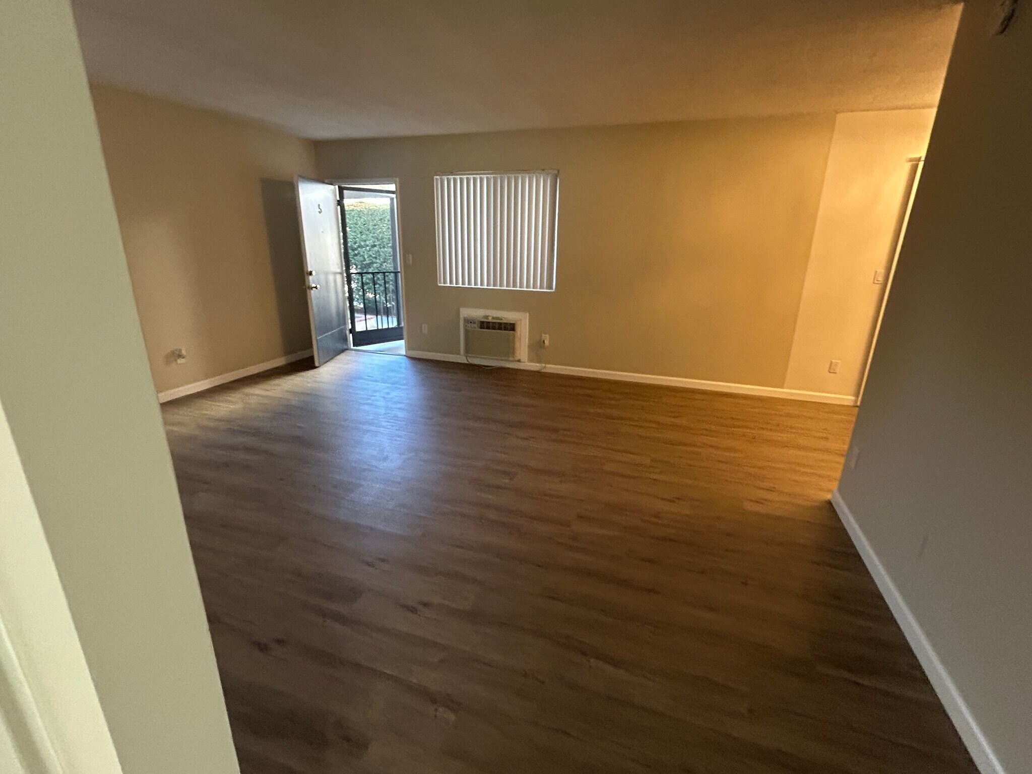 Building Photo - 1164 W Duarte Rd