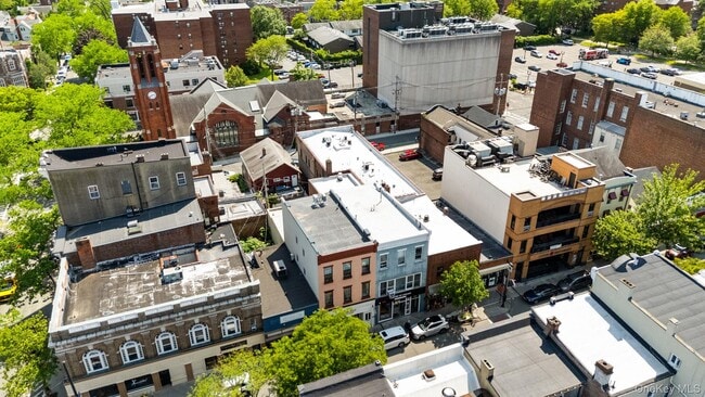 Building Photo - 85 Main St