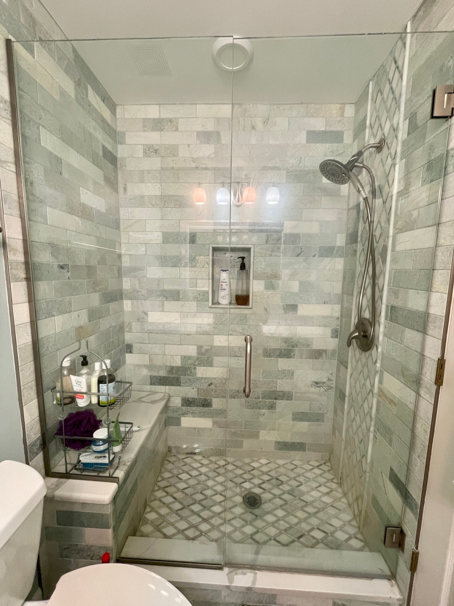 Master bathroom - 1850 Middlebury Dr