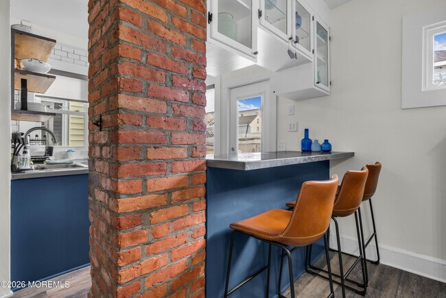 Building Photo - 1208 Bond St