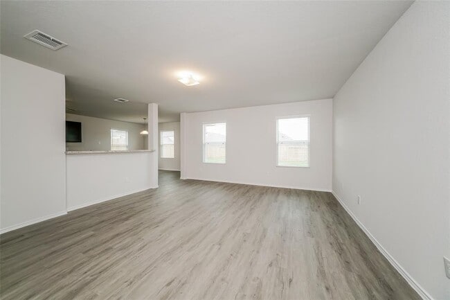 Building Photo - 309 Blue Crane St