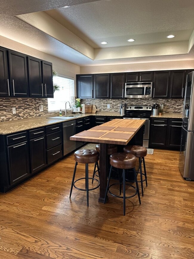 Building Photo - Spacious 5-Bedroom Smart Home Near Peterso...
