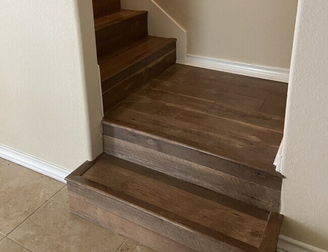 Building Photo - "Spacious 3-Bed Condo with Granite Countertops & 2.5 Baths in Prime San Antonio Location!"