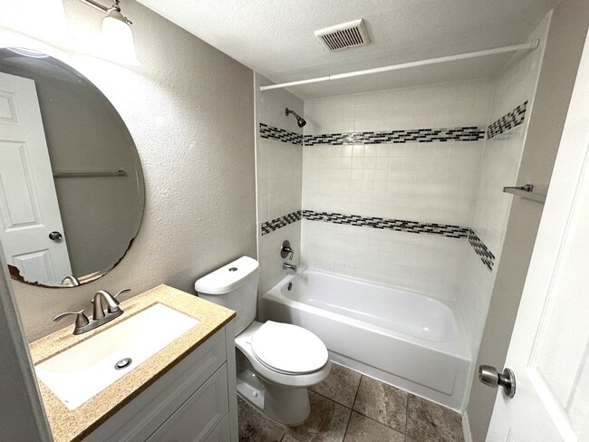 Building Photo - 7113 E Bank Dr