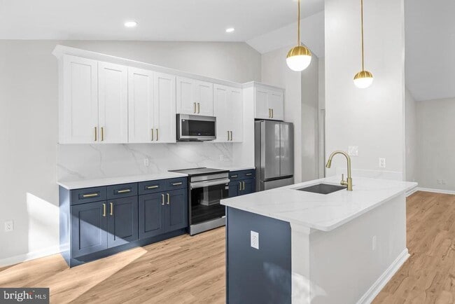 Building Photo - 10290 S Grant Ave