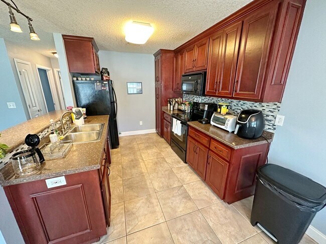Building Photo - Your New Home Awaits: Stunning Rental Property in Branch Pt Subdivision, Valdosta, GA!