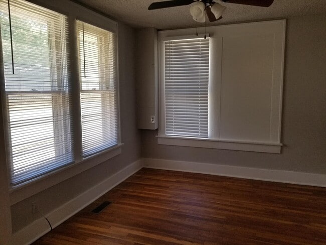 Building Photo - 702 S Washington St