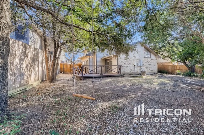 Building Photo - 3811 Clover Hill Ln