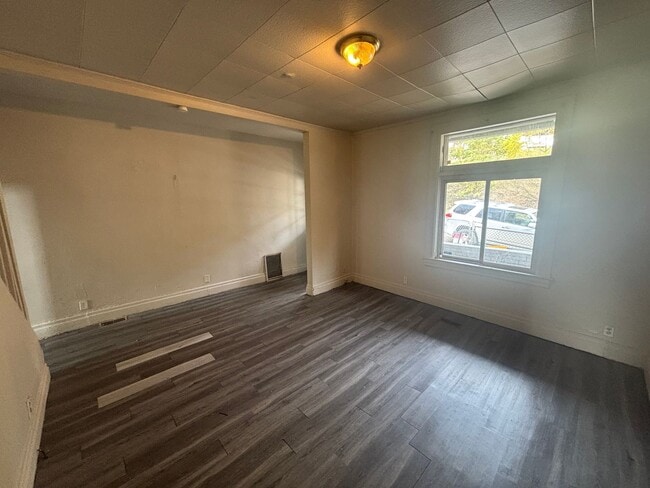 Building Photo - Updated flooring, finished basement, and great outdoor space in a walkable Swissvale location