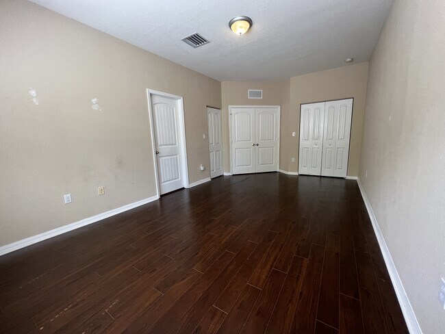 Building Photo - 3530 NW 29th Ct