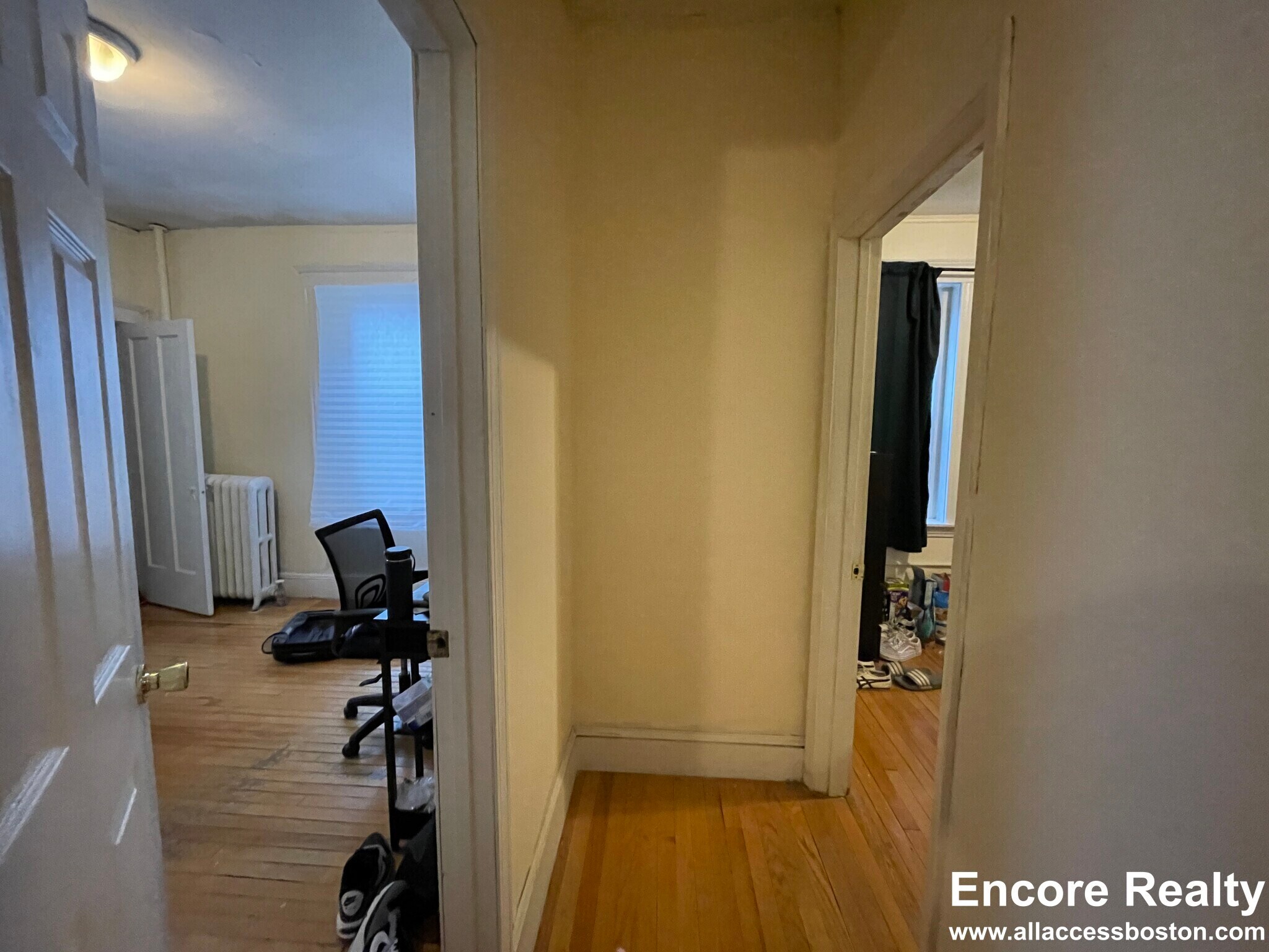 Building Photo - 19 Thatcher St