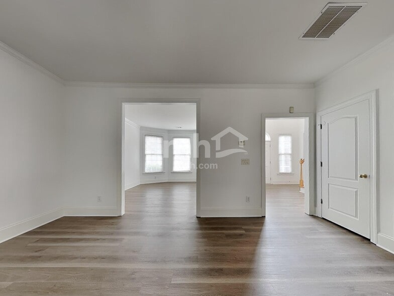 Building Photo - 1335 Killian Shoals Way SW