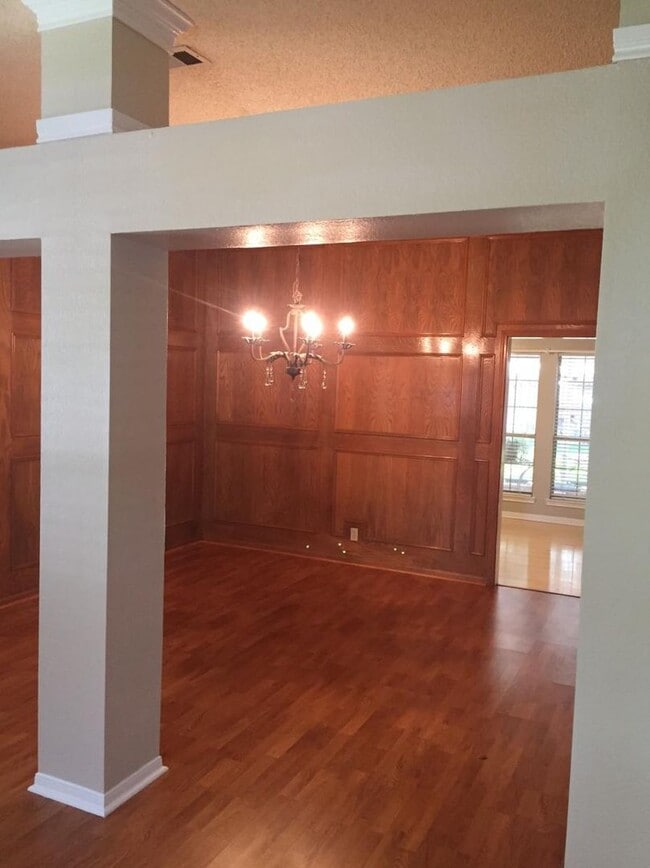 Building Photo - Updated Midway ISD Home