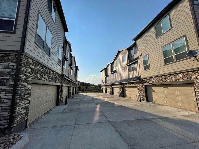 Building Photo - The Lifestyle You Seek!