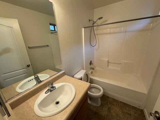 Building Photo - 3 Bedroom - 2 Bath - 2 Car Garage - Green Valley, AZ