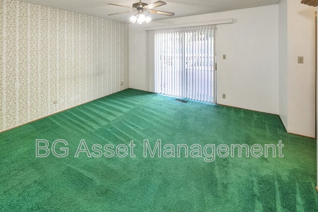 Building Photo - 2901 Doidge Ave