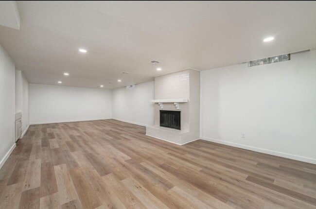 Building Photo - 222 Live Oak Ln