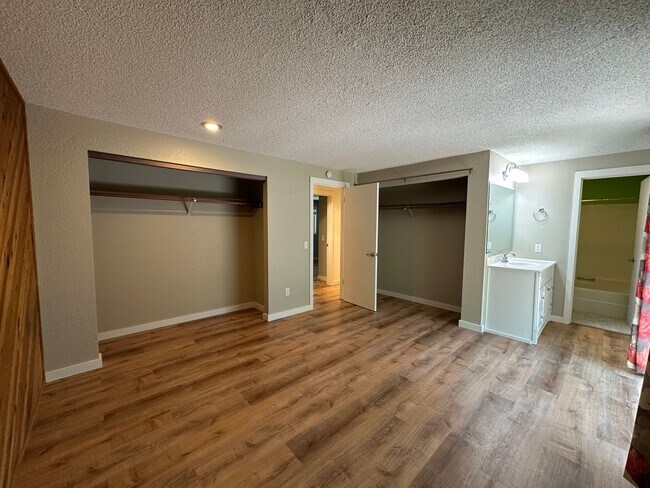 Building Photo - 3 Bed 2 Bath home with 2 Car Garage in Bellingham
