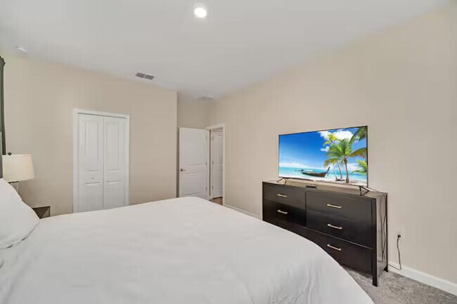 Building Photo - 730 Drop Shot Dr