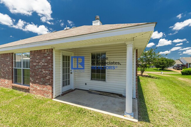 Building Photo - 3 Bed/2 Bath Home in Pearl