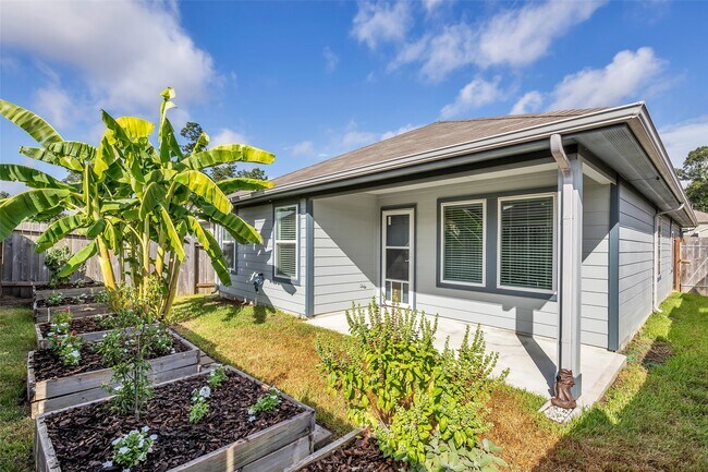 Building Photo - 14129 Upper Gardenia Ln