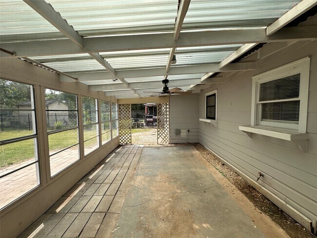 Building Photo - 1121 Millie St