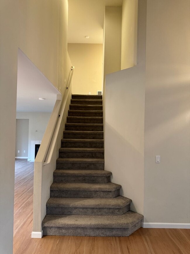 Building Photo - 3Bd/2.5Ba Sammamish House