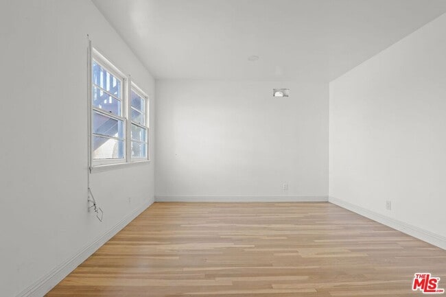 Building Photo - 4409 Victoria Park Dr