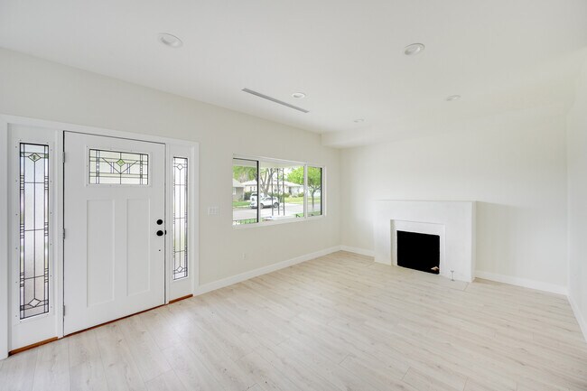 Building Photo - 1236 N Reese Pl