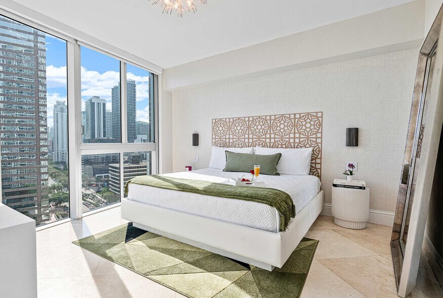 Building Photo - 485 Brickell Ave