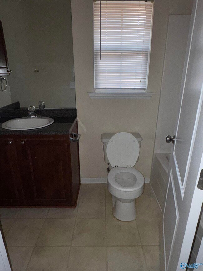 Building Photo - 409 Summer Cove Cir NW