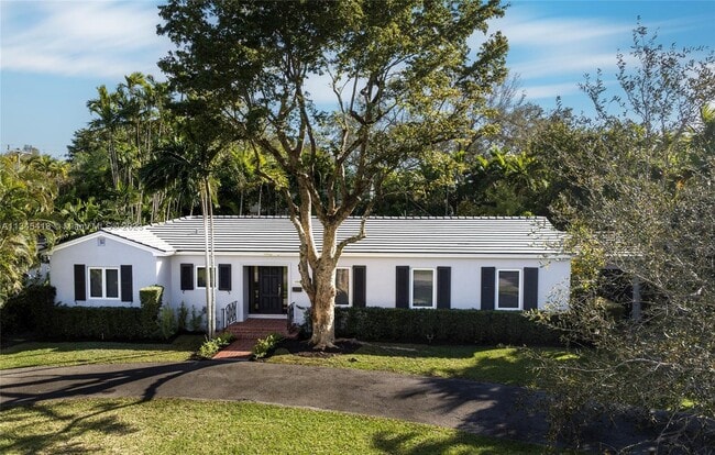 Building Photo - 1350 Mendavia Ave