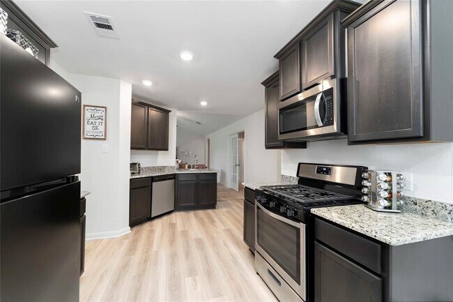Building Photo - 408 Elaine Vly Dr