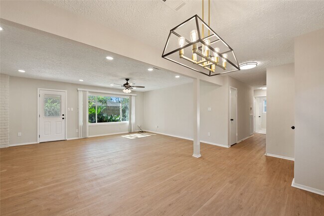 Building Photo - 14115 Bella Dr