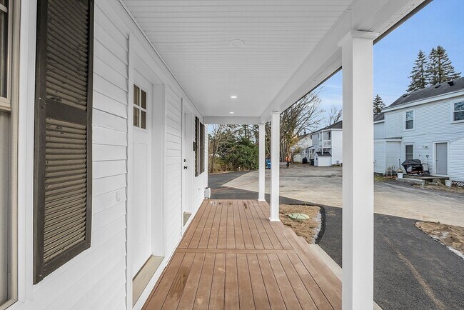 Building Photo - 88 Main St