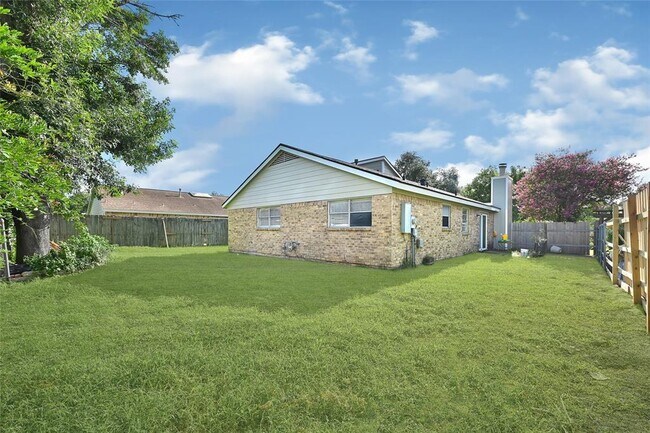 Building Photo - 4426 Jamaica Ln