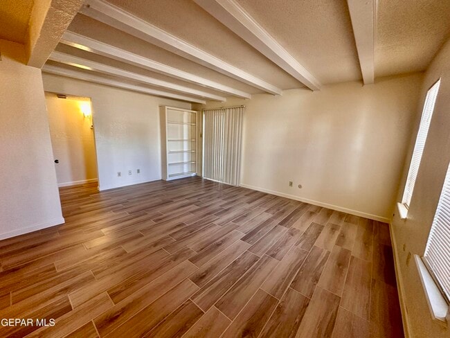 Building Photo - 6201 Escondido Dr