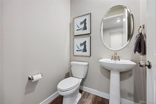 Building Photo - 860 Wildrose Pl