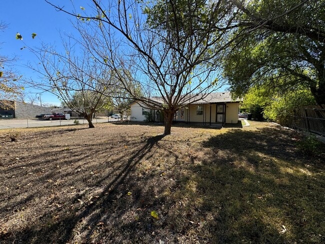 Building Photo - 1001 Ronstan Dr