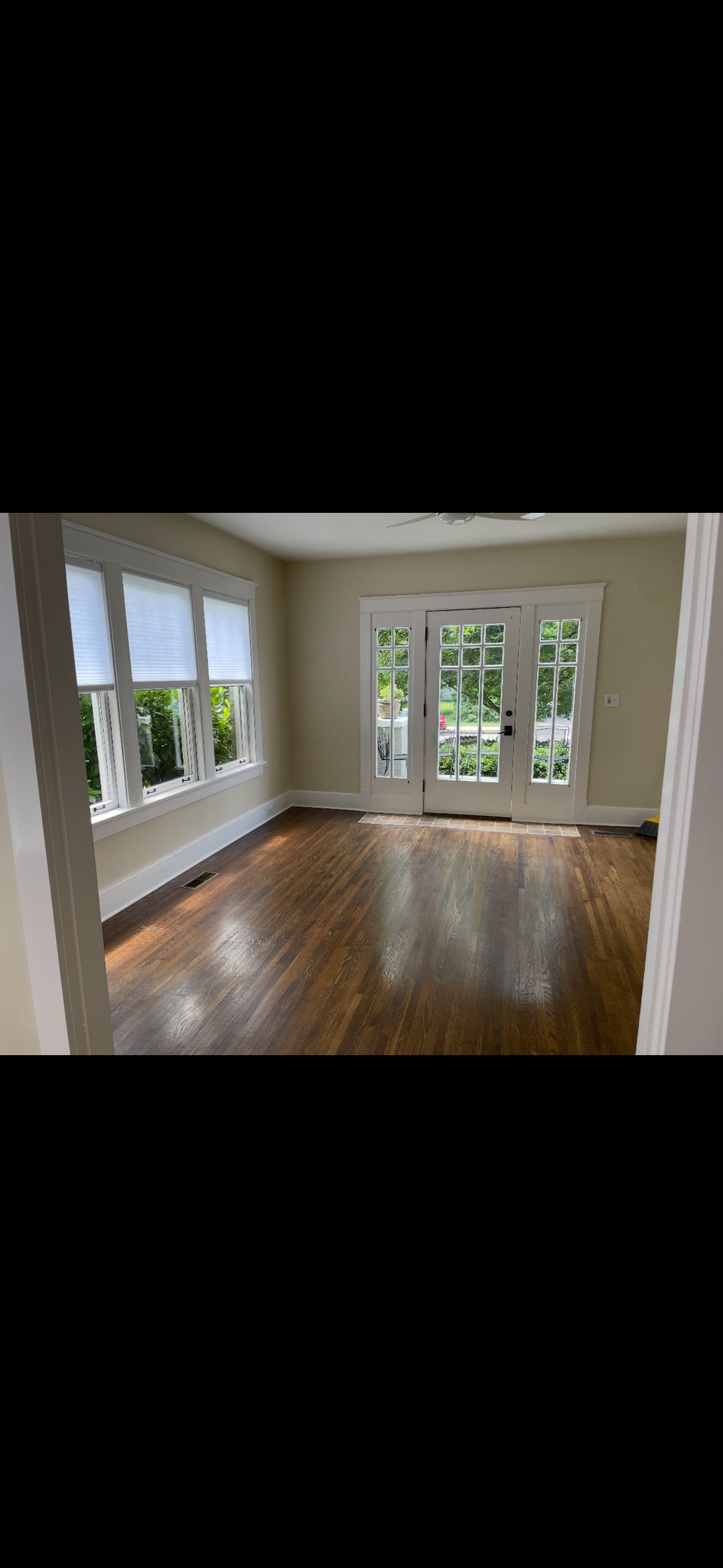 Living room - 1409 Stratton Ave