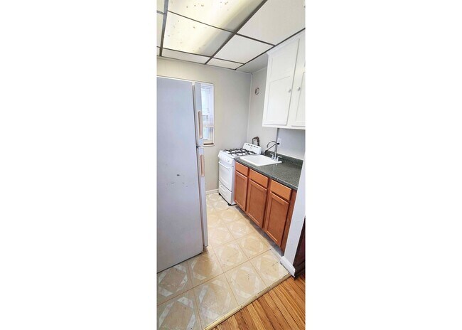 Building Photo - 960 Ludlow Ave