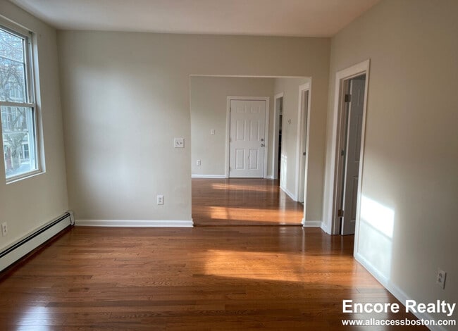 Building Photo - 75 Putnam St