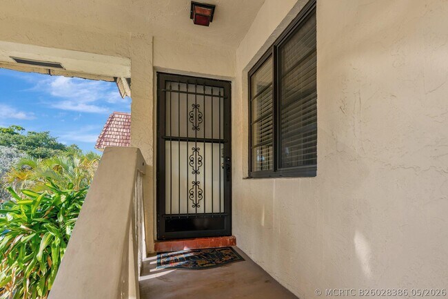 Building Photo - 138 S Cypress Rd