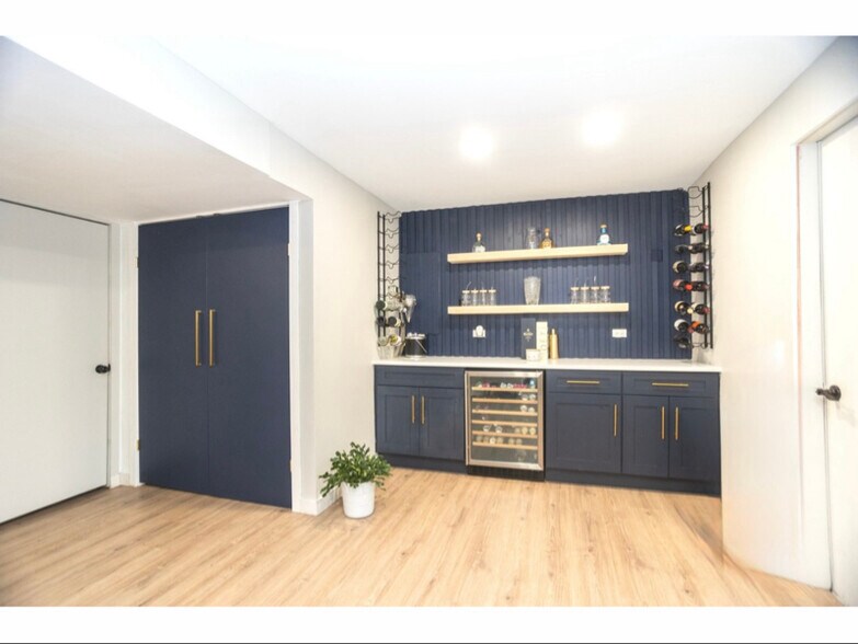 Building Photo - 726 Lawler Ave