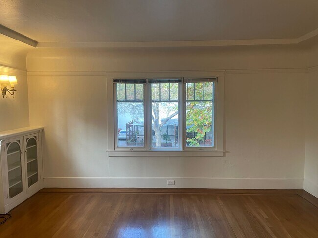 Building Photo - Charming one-bed, one-bath apartment in Mi...