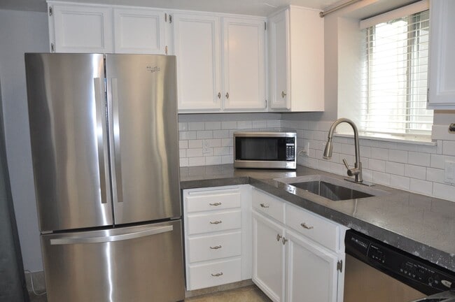 Building Photo - Beautiful 2 bedroom on the east side!