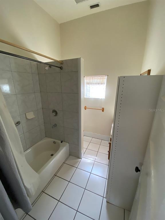 Building Photo - 902 S Grove St