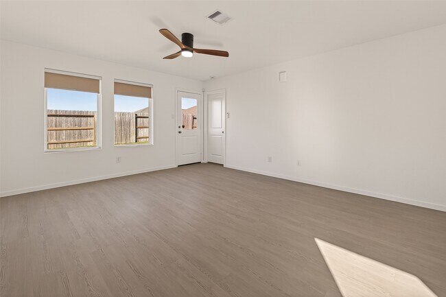 Building Photo - 6915 Lilac Vine Ln