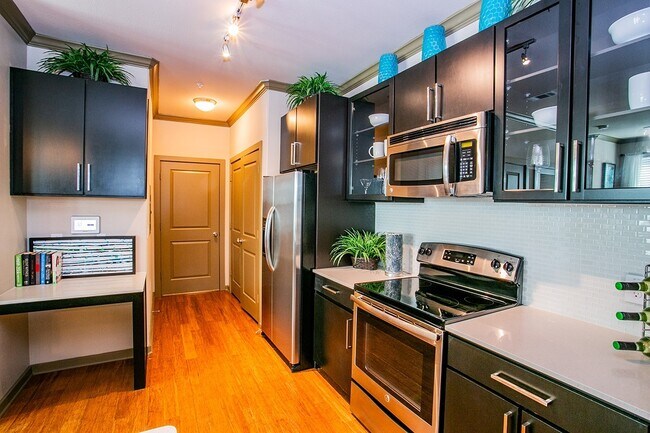 Building Photo - Save Up to $700 – Move-In Special!