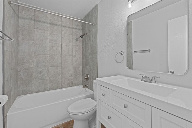 Building Photo - 3930 Leafield Dr